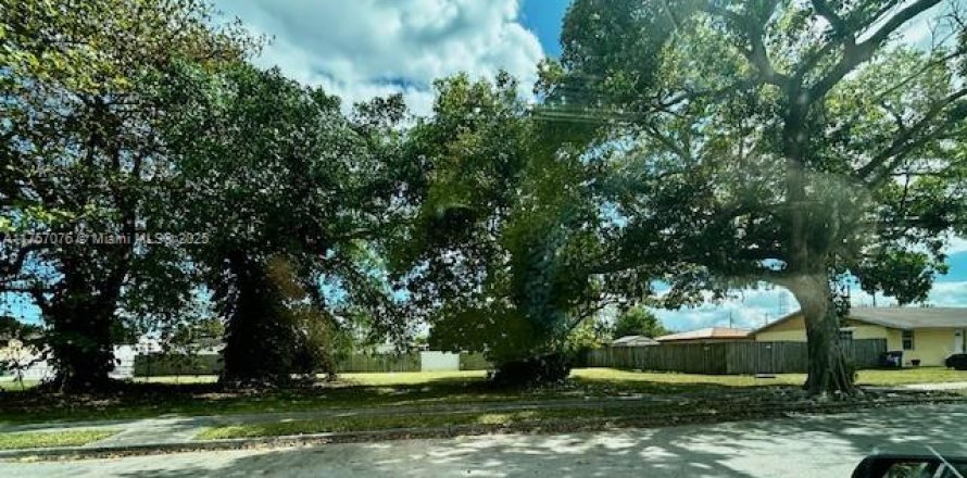 Terrain à Miami, Floride № 1707487