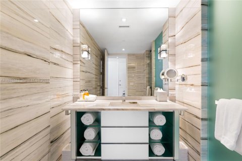 Condo in Miami Beach, Florida  № 2022959 - photo 13