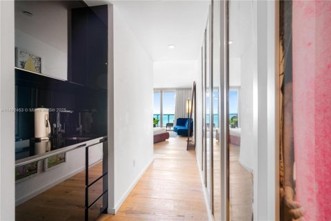 Condo in Miami Beach, Florida  № 2022959 - photo 16