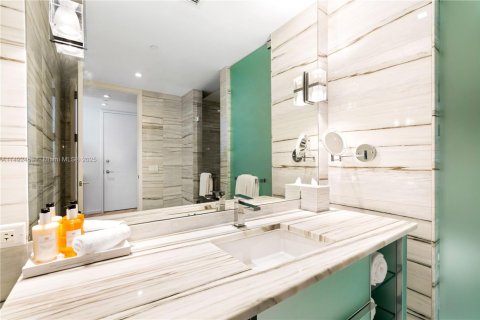 Condo in Miami Beach, Florida  № 2022959 - photo 15