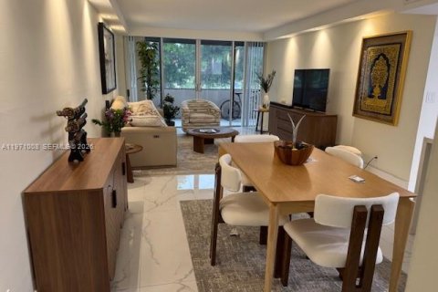 Condominio en venta en Pompano Beach, Florida, 2 dormitorios, 95.22 m2 № 2032883 - foto 11