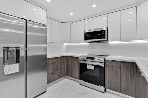 Condominio en venta en Pompano Beach, Florida, 2 dormitorios, 95.22 m2 № 2032883 - foto 20