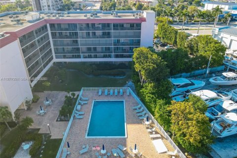 Condominio en venta en Pompano Beach, Florida, 2 dormitorios, 95.22 m2 № 2032883 - foto 4
