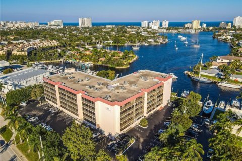 Condominio en Pompano Beach, Florida, 2 dormitorios № 2032883