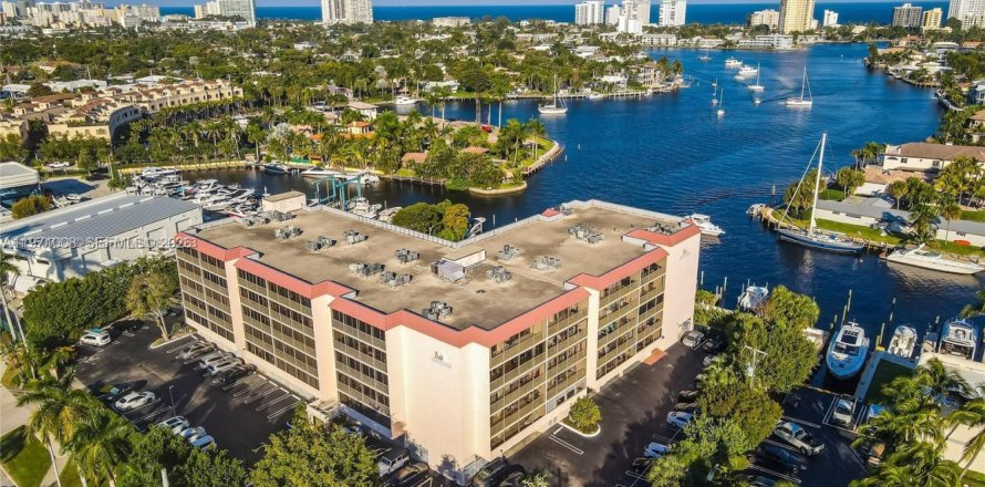 Condominio en Pompano Beach, Florida, 2 dormitorios  № 2032883