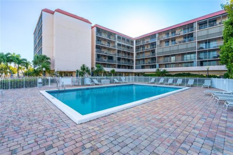 Condominio en venta en Pompano Beach, Florida, 2 dormitorios, 95.22 m2 № 2032883 - foto 29