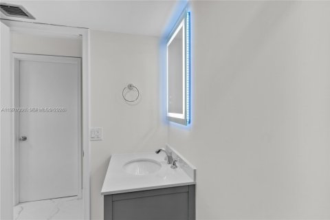 Condominio en venta en Pompano Beach, Florida, 2 dormitorios, 95.22 m2 № 2032883 - foto 13