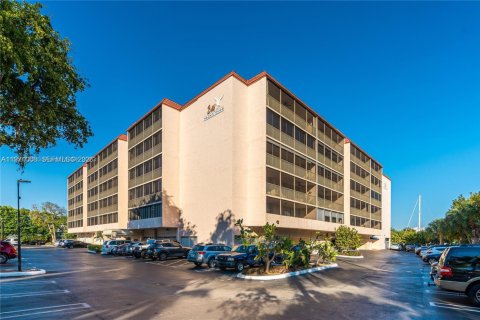 Condominio en venta en Pompano Beach, Florida, 2 dormitorios, 95.22 m2 № 2032883 - foto 3