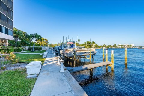 Condominio en venta en Pompano Beach, Florida, 2 dormitorios, 95.22 m2 № 2032883 - foto 30