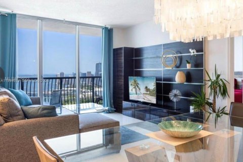 Condominio en Miami, Florida, 1 dormitorio  № 2090290