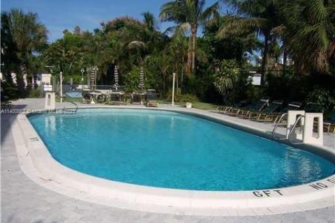 Condo in Hallandale Beach, Florida, 2 bedrooms  № 1811553 - photo 7