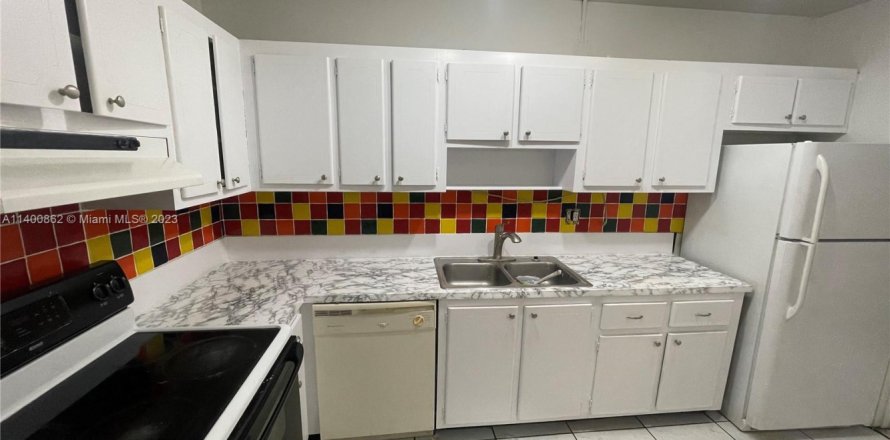 Condo in Hallandale Beach, Florida, 2 bedrooms  № 1811553