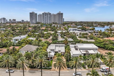 House in Golden Beach, Florida 4 bedrooms, 327.02 sq.m. № 1985474 - photo 6