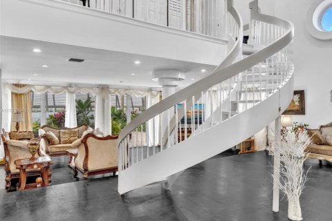 House in Golden Beach, Florida 4 bedrooms, 327.02 sq.m. № 1985474 - photo 18