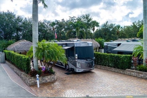 Commercial property in Port St. Lucie, Florida № 2081760