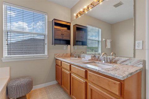 House in Orlando, Florida 5 bedrooms, 252.42 sq.m. № 1662708 - photo 24