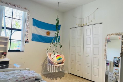 Casa en venta en Miami, Florida, 3 dormitorios, 182.55 m2 № 1868113 - foto 27