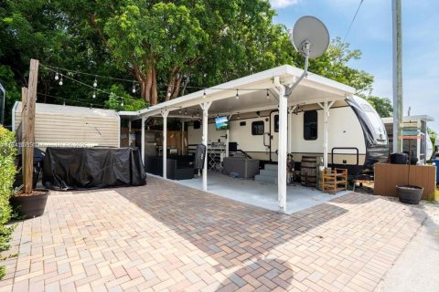 Apartment in Key Largo, Florida 2 bedrooms № 1937360 - photo 1