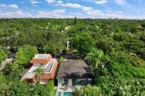 Villa ou maison à vendre à Coral Gables, Floride: 2 chambres, 161.84 m2 № 1948058 - photo 2
