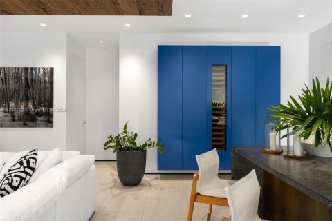 Villa ou maison à vendre à Coral Gables, Floride: 2 chambres, 161.84 m2 № 1948058 - photo 13