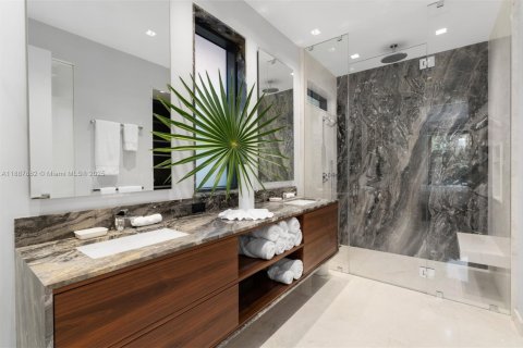 Villa ou maison à vendre à Coral Gables, Floride: 2 chambres, 161.84 m2 № 1948058 - photo 29