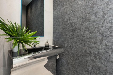 Villa ou maison à vendre à Coral Gables, Floride: 2 chambres, 161.84 m2 № 1948058 - photo 19