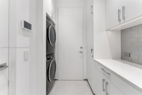 Villa ou maison à vendre à Coral Gables, Floride: 2 chambres, 161.84 m2 № 1948058 - photo 21