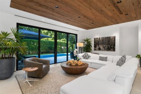 Villa ou maison à vendre à Coral Gables, Floride: 2 chambres, 161.84 m2 № 1948058 - photo 16
