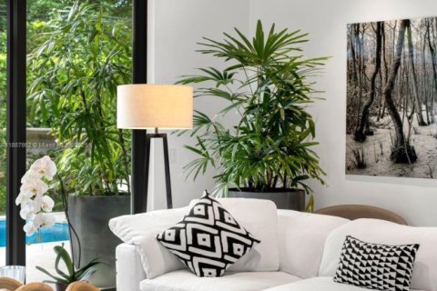 Villa ou maison à vendre à Coral Gables, Floride: 2 chambres, 161.84 m2 № 1948058 - photo 17