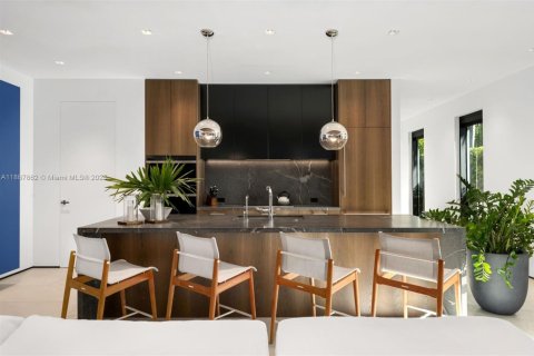 Villa ou maison à vendre à Coral Gables, Floride: 2 chambres, 161.84 m2 № 1948058 - photo 10