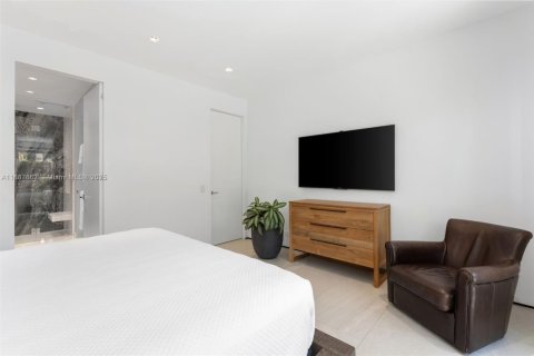 Villa ou maison à vendre à Coral Gables, Floride: 2 chambres, 161.84 m2 № 1948058 - photo 28