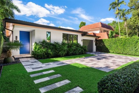Villa ou maison à vendre à Coral Gables, Floride: 2 chambres, 161.84 m2 № 1948058 - photo 5