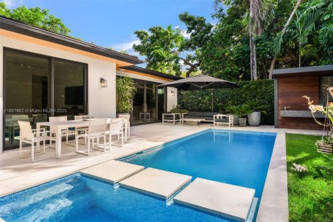 Villa ou maison à Coral Gables, Floride 2 chambres, 161.84 m2 № 1948058