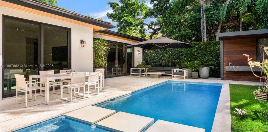 Villa ou maison à Coral Gables, Floride 2 chambres, 161.84 m2 № 1948058