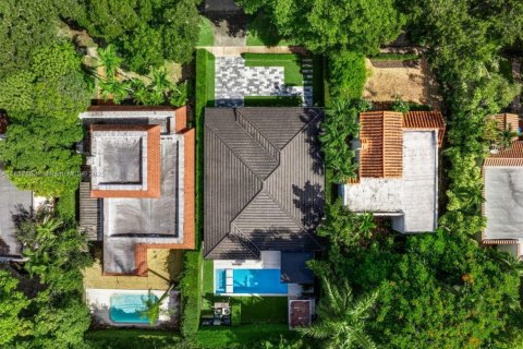 Villa ou maison à vendre à Coral Gables, Floride: 2 chambres, 161.84 m2 № 1948058 - photo 4