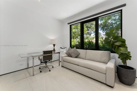 Villa ou maison à vendre à Coral Gables, Floride: 2 chambres, 161.84 m2 № 1948058 - photo 24