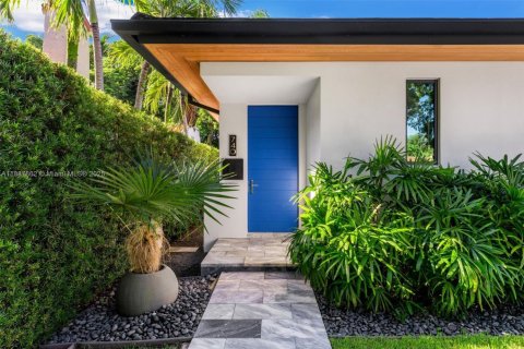 Villa ou maison à vendre à Coral Gables, Floride: 2 chambres, 161.84 m2 № 1948058 - photo 7