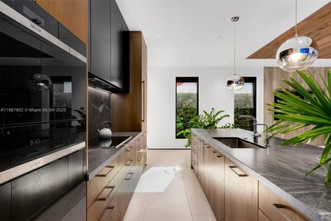 Villa ou maison à vendre à Coral Gables, Floride: 2 chambres, 161.84 m2 № 1948058 - photo 11