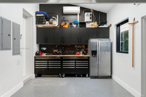 Villa ou maison à vendre à Coral Gables, Floride: 2 chambres, 161.84 m2 № 1948058 - photo 22