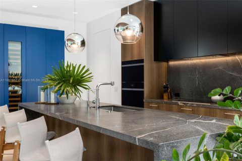 Villa ou maison à vendre à Coral Gables, Floride: 2 chambres, 161.84 m2 № 1948058 - photo 12