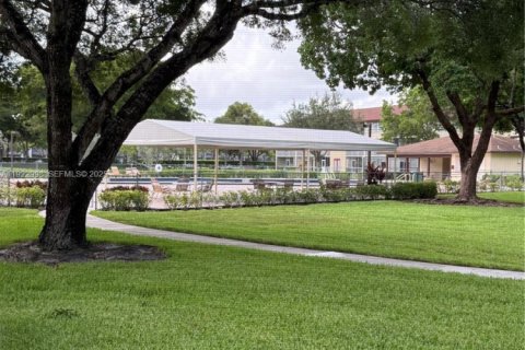 Copropriété à louer à Pembroke Pines, Floride: 1 chambre, 75.34 m2 № 1976770 - photo 11