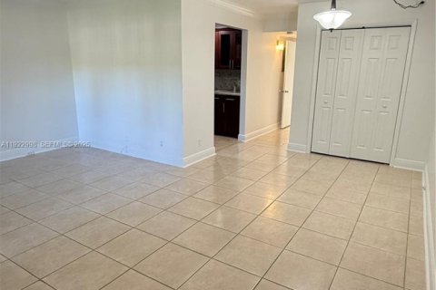 Copropriété à louer à Pembroke Pines, Floride: 1 chambre, 75.34 m2 № 1976770 - photo 3