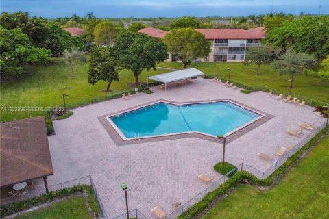 Copropriété à louer à Pembroke Pines, Floride: 1 chambre, 75.34 m2 № 1976770 - photo 13