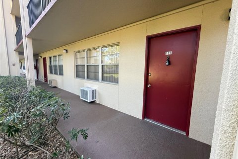 Copropriété à louer à Pembroke Pines, Floride: 1 chambre, 75.34 m2 № 1976770 - photo 2