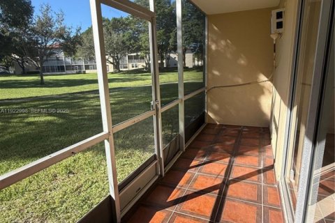Copropriété à louer à Pembroke Pines, Floride: 1 chambre, 75.34 m2 № 1976770 - photo 10