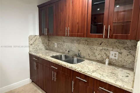 Copropriété à louer à Pembroke Pines, Floride: 1 chambre, 75.34 m2 № 1976770 - photo 6