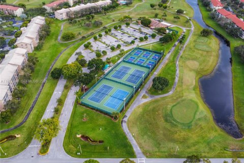 Copropriété à louer à Pembroke Pines, Floride: 1 chambre, 75.34 m2 № 1976770 - photo 14