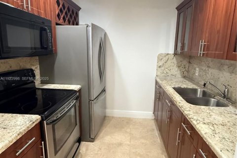 Copropriété à louer à Pembroke Pines, Floride: 1 chambre, 75.34 m2 № 1976770 - photo 4