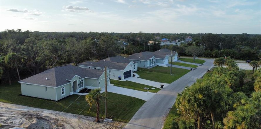 House in North Port, Florida 3 bedrooms, 168.25 sq.m. № 1812831