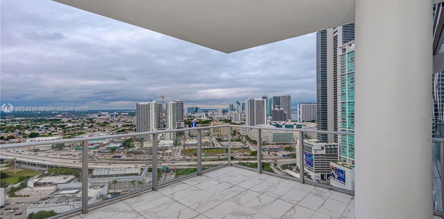 Кондоминиум с 1 спальней в Майами, Флорида № 2054957